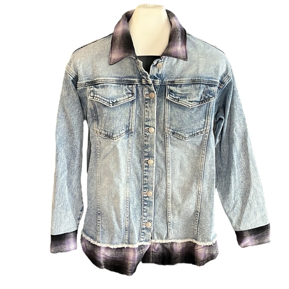 Juniors' SO® Contrast Flannel Plaid Denim Jacket